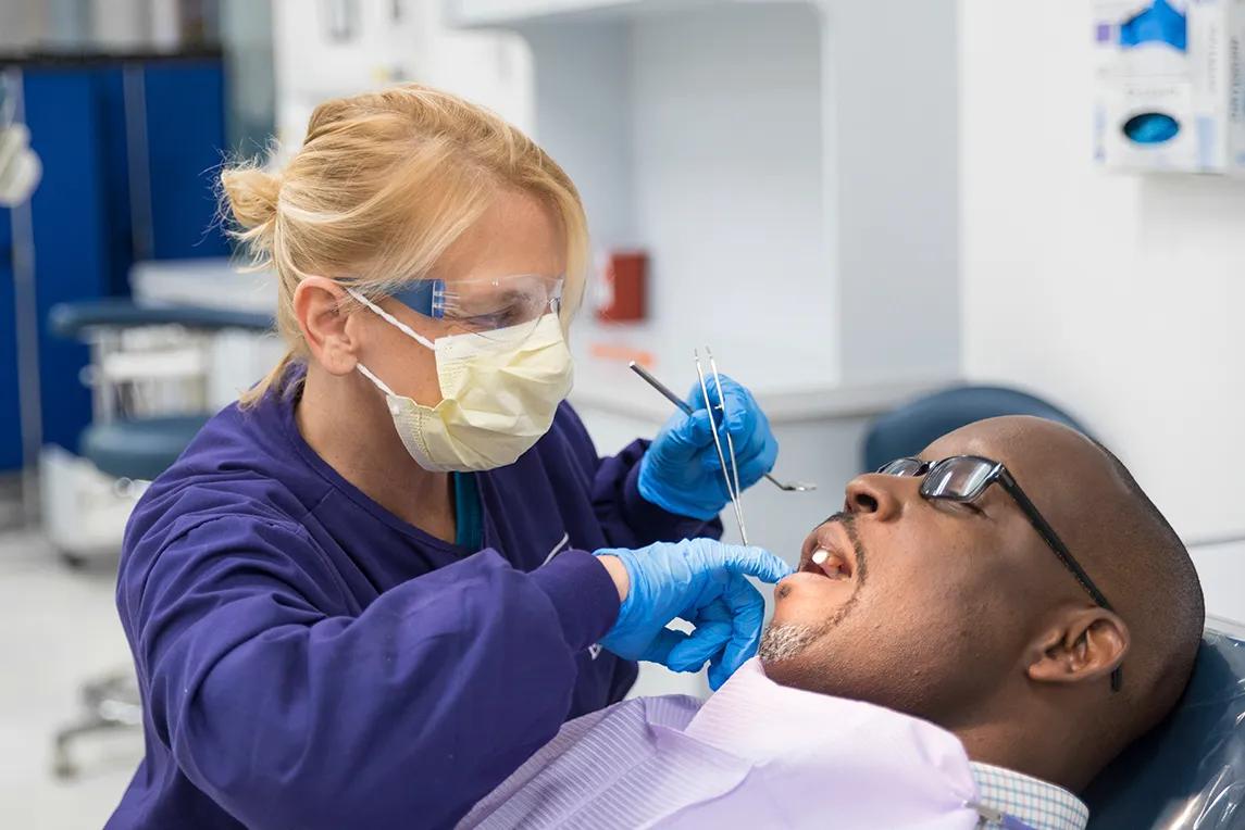 dental-assistant-training